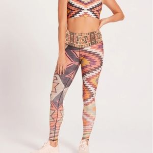 Niyama Sol Traveler Leggings Size Medium